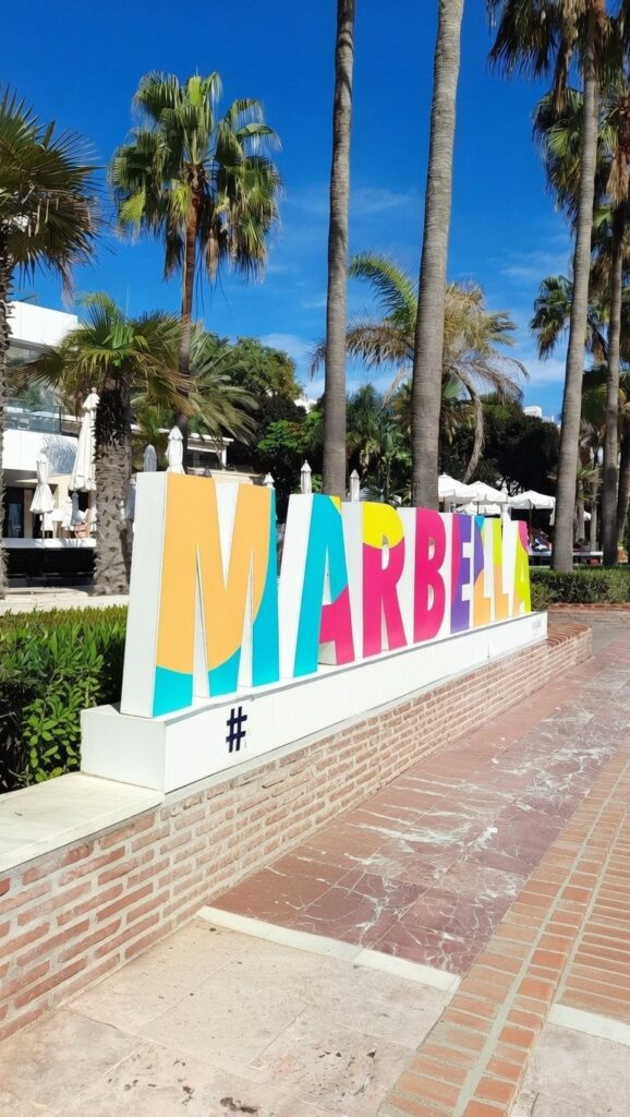 Mieszkania na sprzedaż Marbella Costa del Sol Hiszpania – widok na plaże i morze